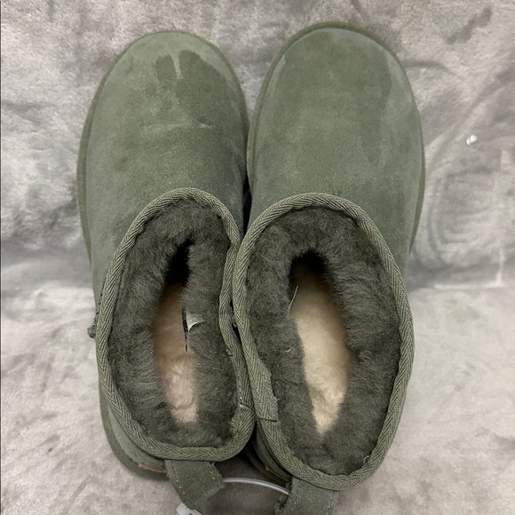 UGG CLASSIC ULTRA MINI BOOTS SIZE 7 - Picture 6 of 9